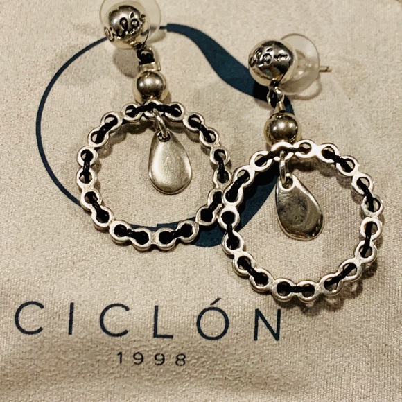Ciclón hoop earrings - Picture 2 of 4